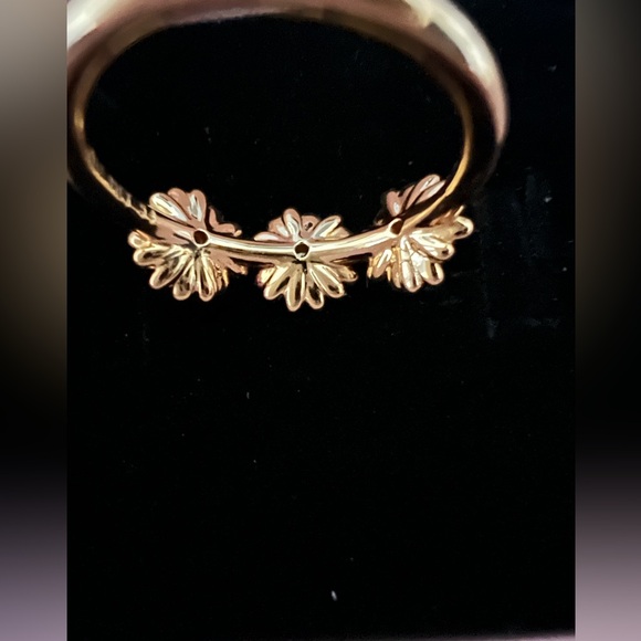 PANDORA Pink Daisy Flower Trio Ring - Picture 6 of 7
